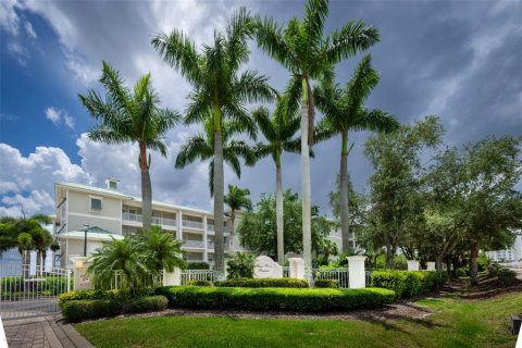 Condo in Punta Gorda, Florida, 3 bedrooms № 2214092 - photo 2