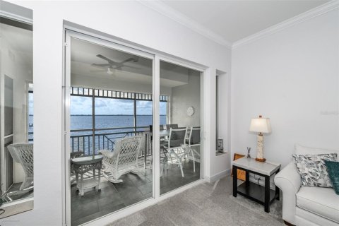 Condo in Punta Gorda, Florida, 3 bedrooms № 2214092 - photo 12