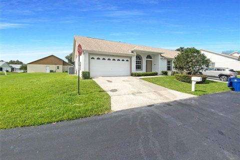 House in New Port Richey, Florida 3 bedrooms, 128.86 sq.m. № 1821391 - photo 1