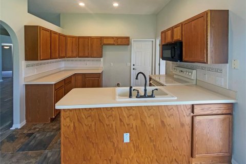 House in New Port Richey, Florida 3 bedrooms, 128.86 sq.m. № 1821391 - photo 18