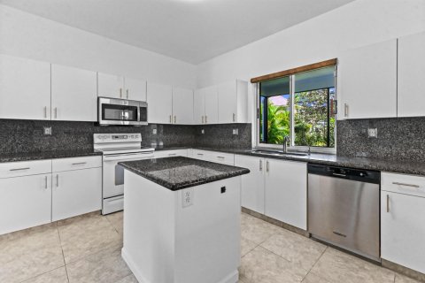 House in Boynton Beach, Florida 4 bedrooms, 267.74 sq.m. № 2088144 - photo 8
