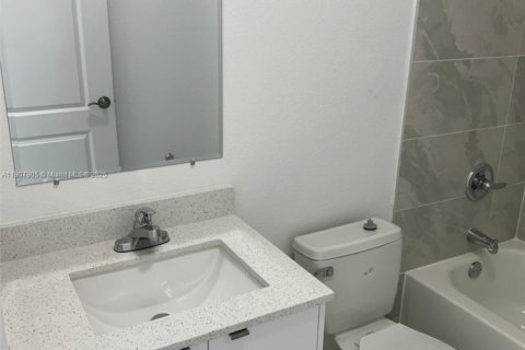 Propiedad comercial en venta en Miami, Florida, 222.97 m2 № 1967709 - foto 12