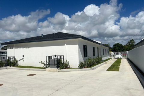 Propiedad comercial en venta en Miami, Florida, 222.97 m2 № 1967709 - foto 2