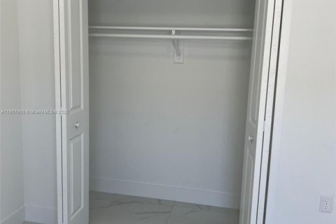 Propiedad comercial en venta en Miami, Florida, 222.97 m2 № 1967709 - foto 10