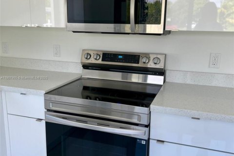 Propiedad comercial en venta en Miami, Florida, 222.97 m2 № 1967709 - foto 19