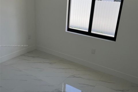 Propiedad comercial en venta en Miami, Florida, 222.97 m2 № 1967709 - foto 7