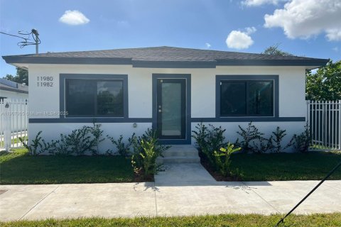 Propiedad comercial en venta en Miami, Florida, 222.97 m2 № 1967709 - foto 1