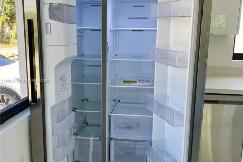 Propiedad comercial en venta en Miami, Florida, 222.97 m2 № 1967709 - foto 24