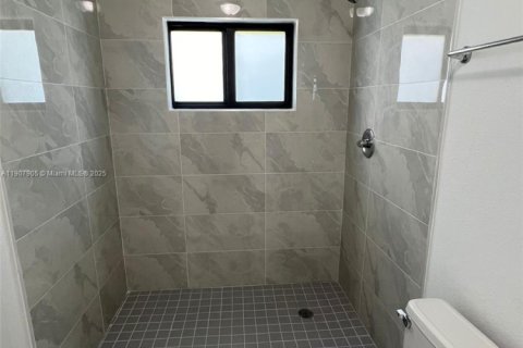 Propiedad comercial en venta en Miami, Florida, 222.97 m2 № 1967709 - foto 18