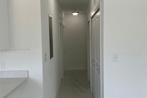 Propiedad comercial en venta en Miami, Florida, 222.97 m2 № 1967709 - foto 20