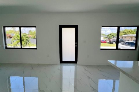 Propiedad comercial en venta en Miami, Florida, 222.97 m2 № 1967709 - foto 23