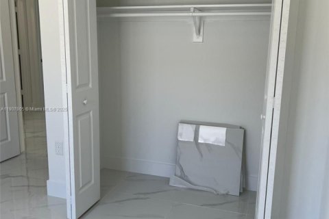 Propiedad comercial en venta en Miami, Florida, 222.97 m2 № 1967709 - foto 11