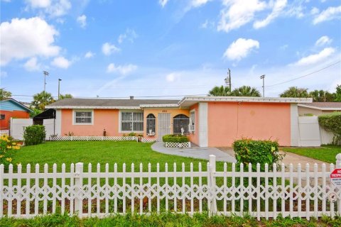 Casa en Orlando, Florida 4 dormitorios, 144.56 m2 № 2107654