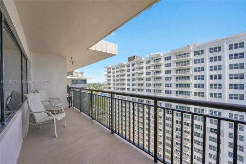 Condo in Fort Lauderdale, Florida, 2 bedrooms  № 1836654 - photo 17