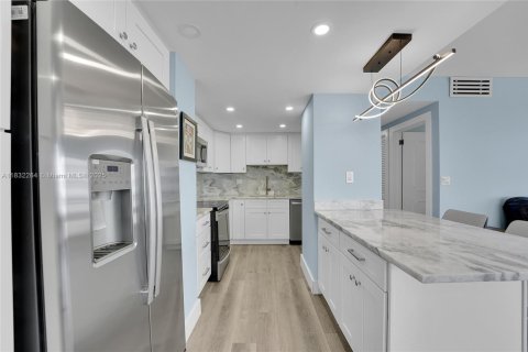 Condo in Fort Lauderdale, Florida, 2 bedrooms  № 1836654 - photo 6
