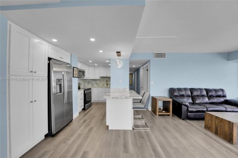 Condo in Fort Lauderdale, Florida, 2 bedrooms  № 1836654 - photo 5