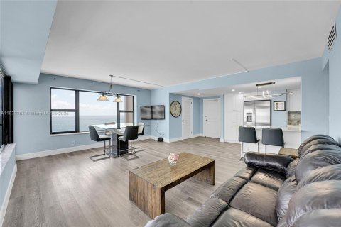 Condo in Fort Lauderdale, Florida, 2 bedrooms  № 1836654 - photo 1
