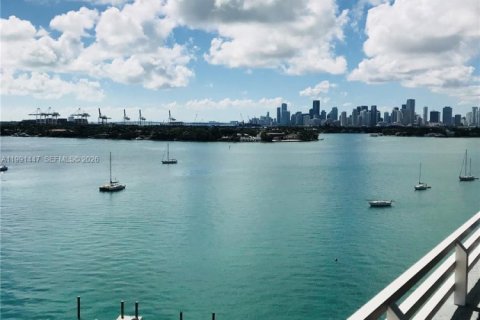 Condo in Miami Beach, Florida, 1 bedroom  № 2052244 - photo 13