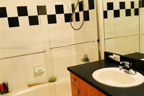 Condo in Miami Beach, Florida, 1 bedroom  № 2052244 - photo 10