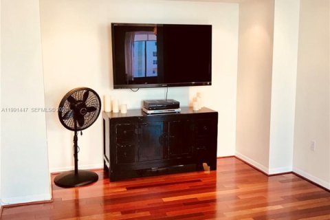 Condo in Miami Beach, Florida, 1 bedroom  № 2052244 - photo 7