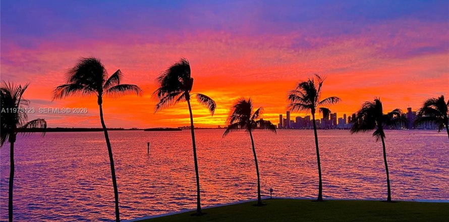 Condo à Fisher Island, Floride, 2 chambres  № 2048018