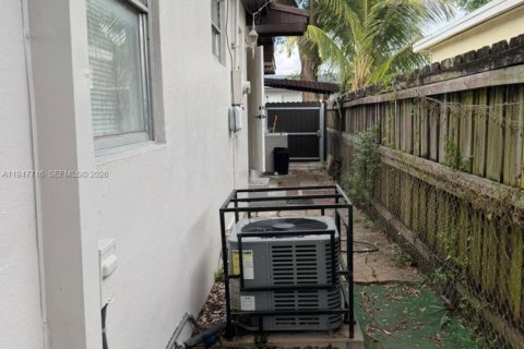 Снять в аренду виллу или дом в Майами, Флорида 3 спальни, 111.48м2, № 2003864 - фото 8