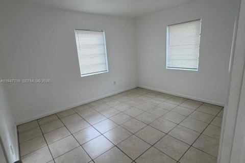 Снять в аренду виллу или дом в Майами, Флорида 3 спальни, 111.48м2, № 2003864 - фото 4