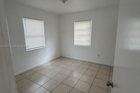 Снять в аренду виллу или дом в Майами, Флорида 3 спальни, 111.48м2, № 2003864 - фото 5