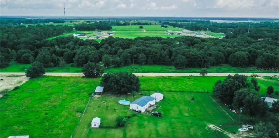 Commercial property in Auburndale, Florida 115.38 sq.m. № 213395