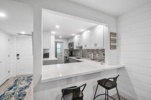 Copropriété à louer à Lighthouse Point, Floride: 2 chambres, 91.42 m2 № 2190271 - photo 6