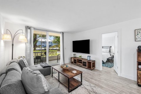 Copropriété à louer à Lighthouse Point, Floride: 2 chambres, 91.42 m2 № 2190271 - photo 11