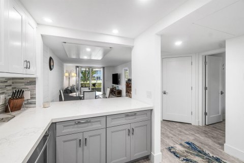 Copropriété à louer à Lighthouse Point, Floride: 2 chambres, 91.42 m2 № 2190271 - photo 5