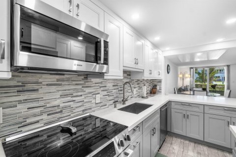 Copropriété à louer à Lighthouse Point, Floride: 2 chambres, 91.42 m2 № 2190271 - photo 4