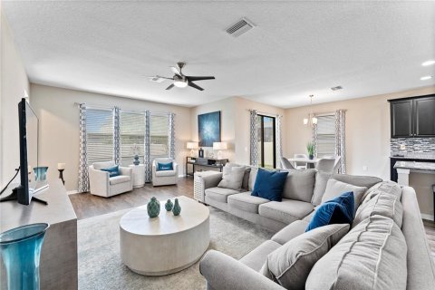 House in Spring Hill, Florida 5 bedrooms, 328.04 sq.m. № 1388781 - photo 30