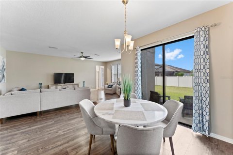 House in Spring Hill, Florida 5 bedrooms, 328.04 sq.m. № 1388781 - photo 25