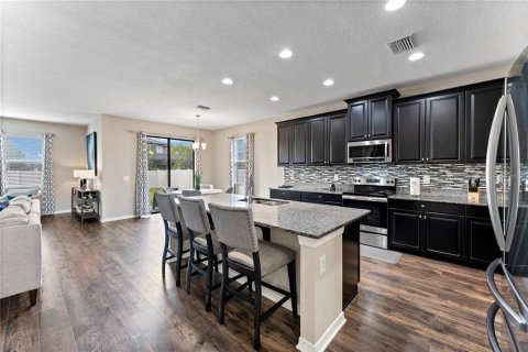House in Spring Hill, Florida 5 bedrooms, 328.04 sq.m. № 1388781 - photo 16