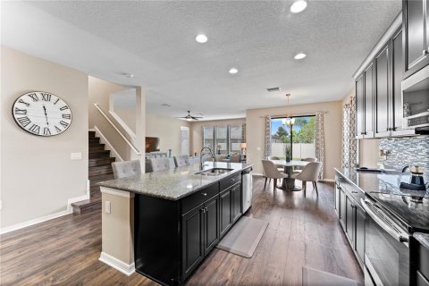 House in Spring Hill, Florida 5 bedrooms, 328.04 sq.m. № 1388781 - photo 19