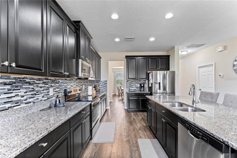 House in Spring Hill, Florida 5 bedrooms, 328.04 sq.m. № 1388781 - photo 14