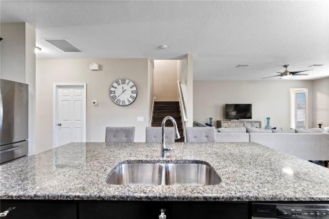 House in Spring Hill, Florida 5 bedrooms, 328.04 sq.m. № 1388781 - photo 20