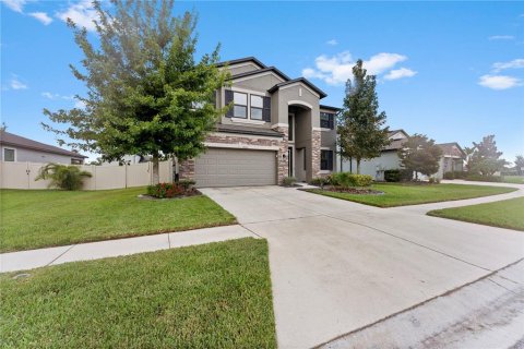 House in Spring Hill, Florida 5 bedrooms, 328.04 sq.m. № 1388781 - photo 3