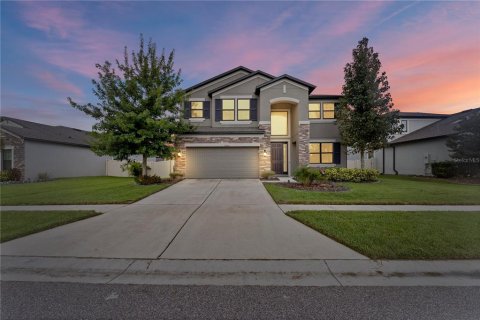 House in Spring Hill, Florida 5 bedrooms, 328.04 sq.m. № 1388781 - photo 2