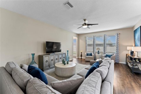 House in Spring Hill, Florida 5 bedrooms, 328.04 sq.m. № 1388781 - photo 27