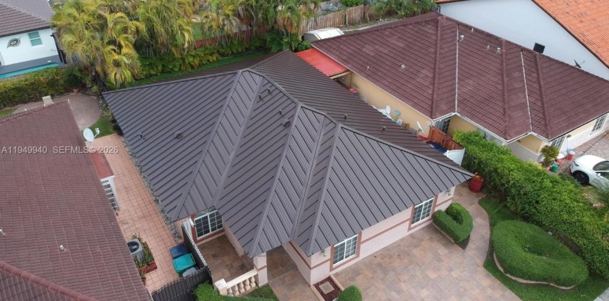 Дом в Майами, Флорида 3 спальни, 153.75м2 № 2005603