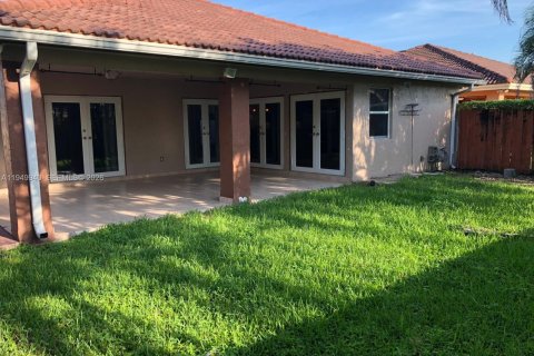 Снять в аренду виллу или дом в Майами, Флорида 3 спальни, 153.75м2, № 2005603 - фото 22