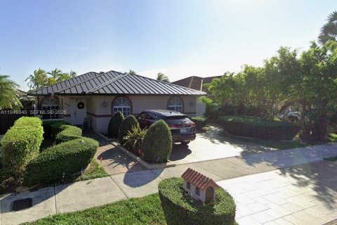 Снять в аренду виллу или дом в Майами, Флорида 3 спальни, 153.75м2, № 2005603 - фото 2