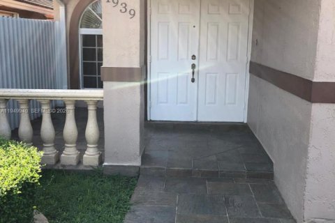 Снять в аренду виллу или дом в Майами, Флорида 3 спальни, 153.75м2, № 2005603 - фото 3