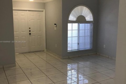 Снять в аренду виллу или дом в Майами, Флорида 3 спальни, 153.75м2, № 2005603 - фото 5