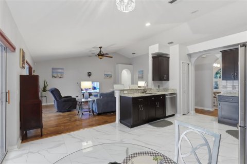 Casa en venta en Brandon, Florida, 3 dormitorios, 199.74 m2 № 2236965 - foto 18