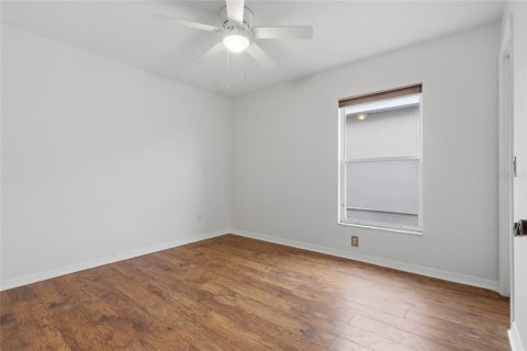 Casa en venta en Brandon, Florida, 3 dormitorios, 199.74 m2 № 2236965 - foto 10