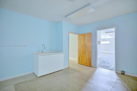 Commercial property in Sebring, Florida № 1962589 - photo 11